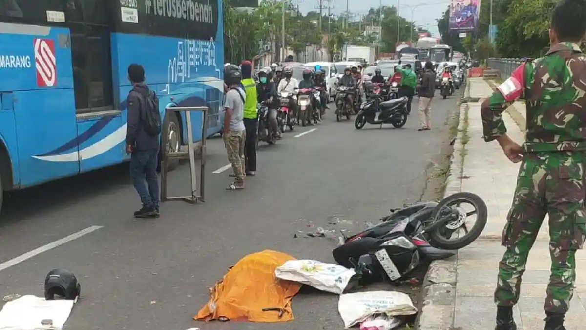 BREAKING NEWS : Kecelakaan di Semarang, Seorang Pemotor Tewas di Kalibanteng