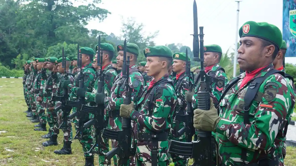 Upacara Bendera Perkuat Jiwa Korsa dan Profesionalisme Prajurit Korem 182/JO Fakfak