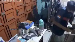 Viral-maling-menyelinap-masuk-ke-dalam-sebuah-toko-diJalan-Brigjen-Zein-Hamid.jpg