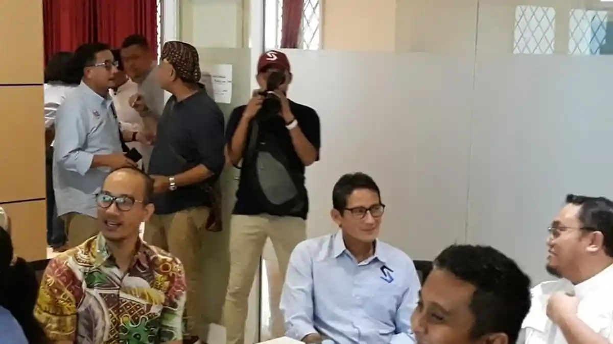 Fisiknya Sempat Drop dan Disebut Kena Sihir, Sandiaga Uno Muncul Bersama Tim BPN, Begini Kondisinya