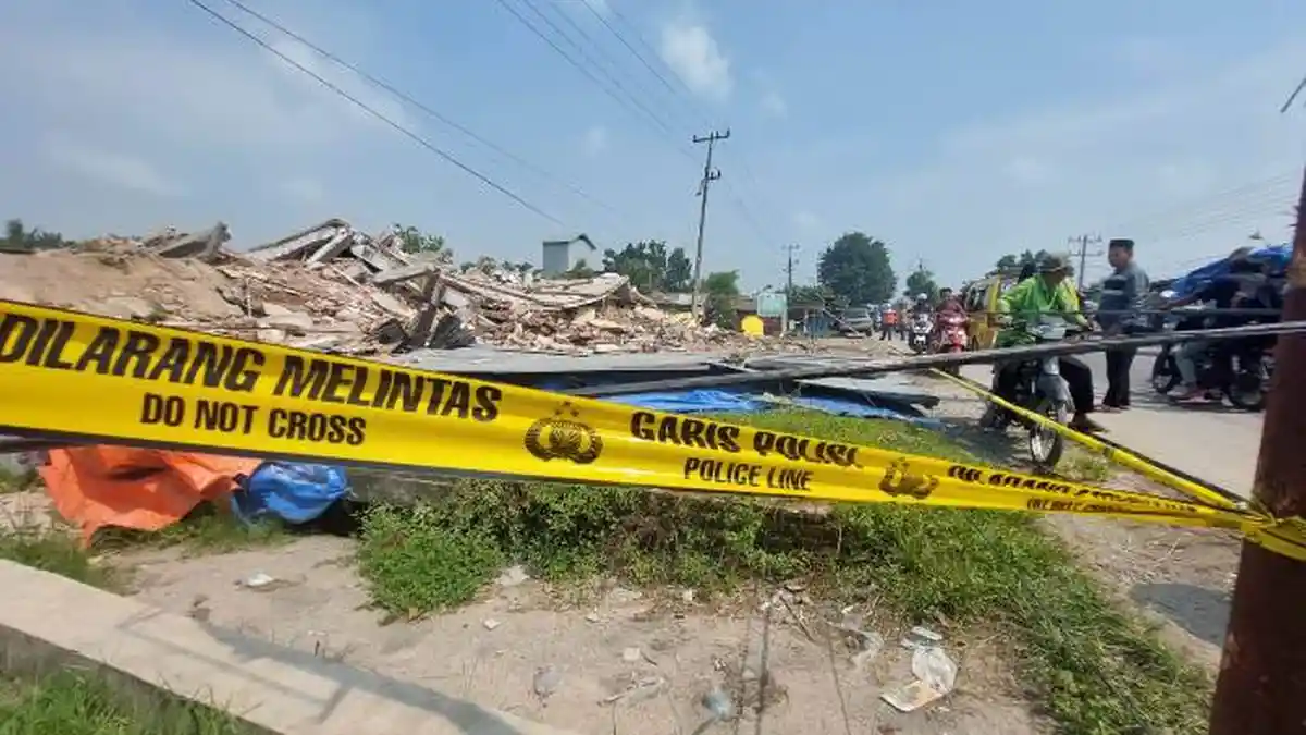 7 Ruko Roboh Bersamaan, Warga Bilang Sempat Ada yang Ketok-ketok Dinding, Dua Rumah Hancur