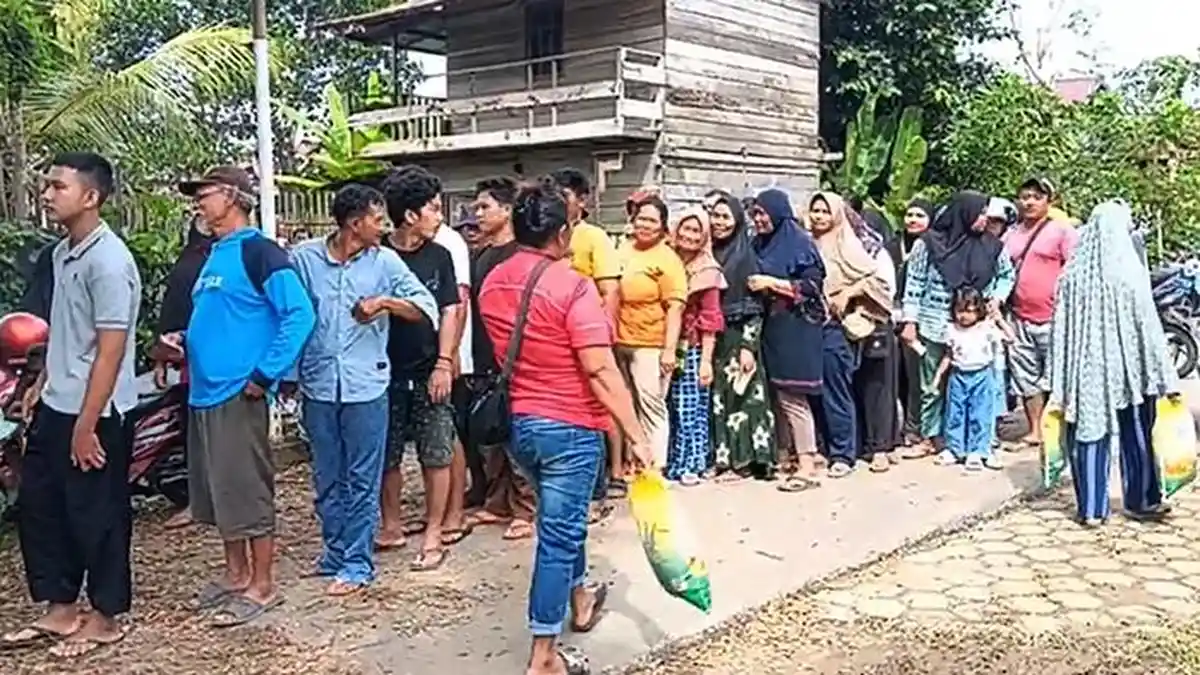 Beras 5 Kg Dibanderol Rp35.000, Warga Kampung Kerukunan Aimas Sorong Senang Ada Pasar Murah