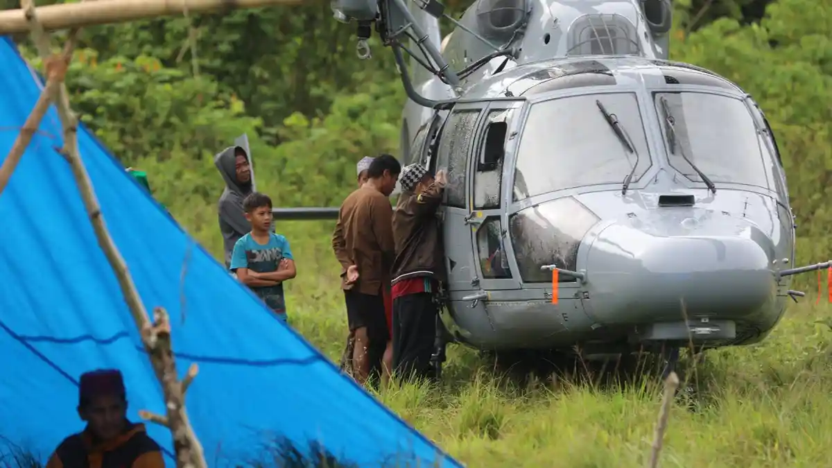Ratusan Warga di Majene Terisolir, Stok Makanan Terbatas Usai Gempa, Tersenyum Saat Bantuan Datang