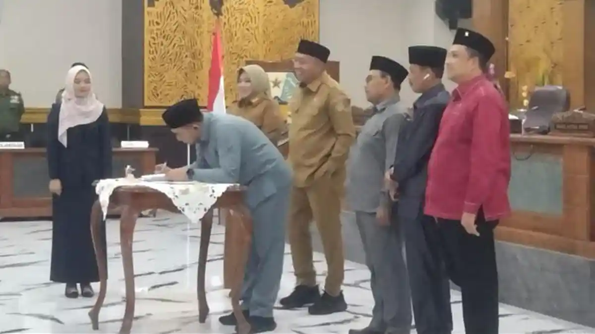 Bupati Rio Sentil Sedikitnya Anggota DPRD yang Ikut Rapat Paripurna Penghapusan 22 Perda