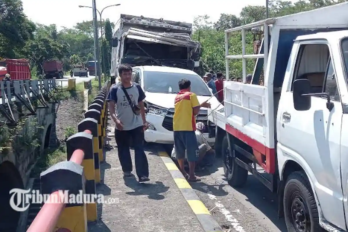 Kecelakaan Beruntun Libatkan 10 Kendaraan, Diduga Akibat Laju Kencang Truk Tronton Pengangkut Aspal