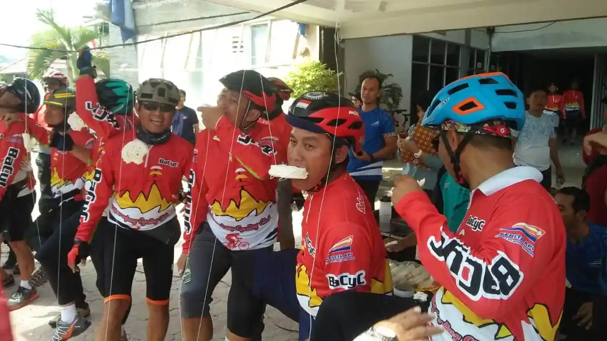 Beragam Lomba Peringatan HUT PT KAI ke-74, dari Lomba Makan Kerupuk hingga Masukkan Tepung