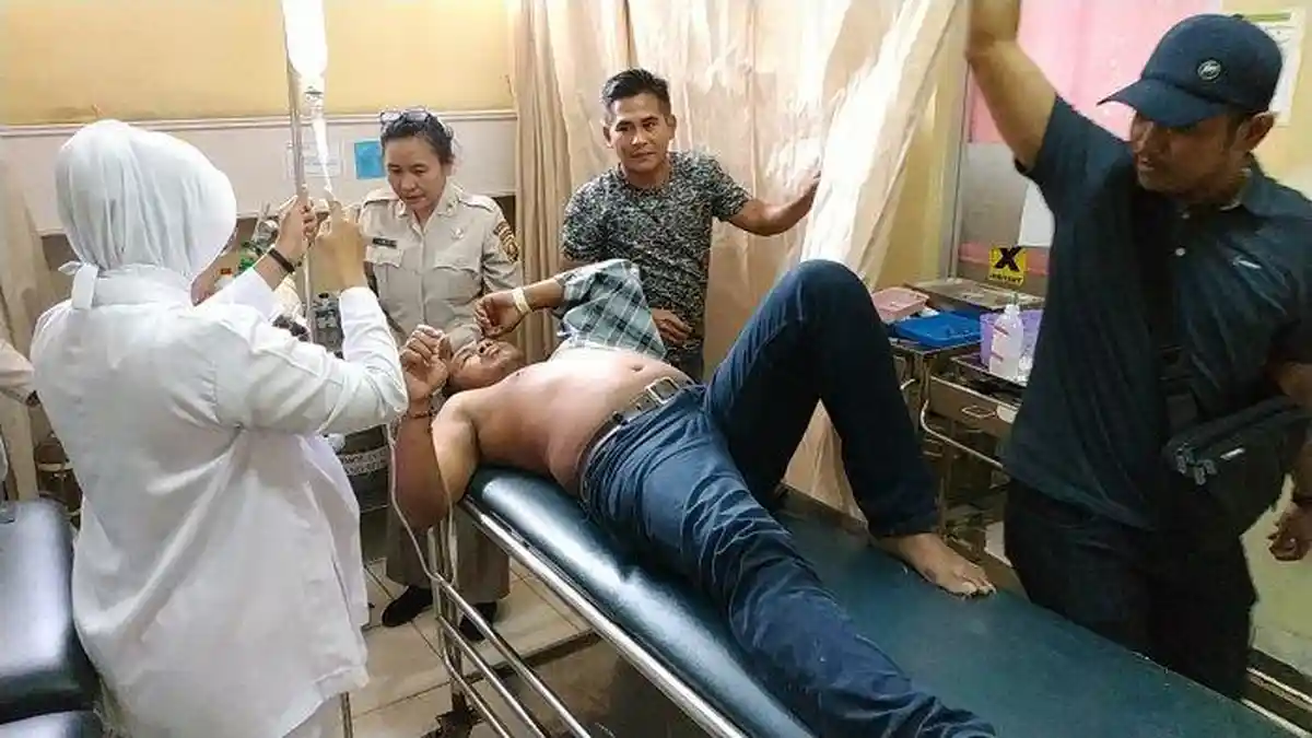 Dipergoki Sedang Peras Sopir Truk Tukang Palak Tikam Anggota Polisi