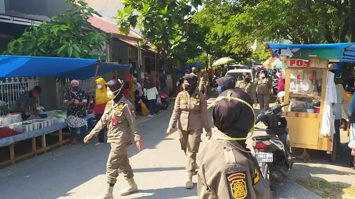 Satpol PP Padang Peringati PKL yang Jualan di Trotoar, Dilarang Berdagang Pagi Hari di Fasum