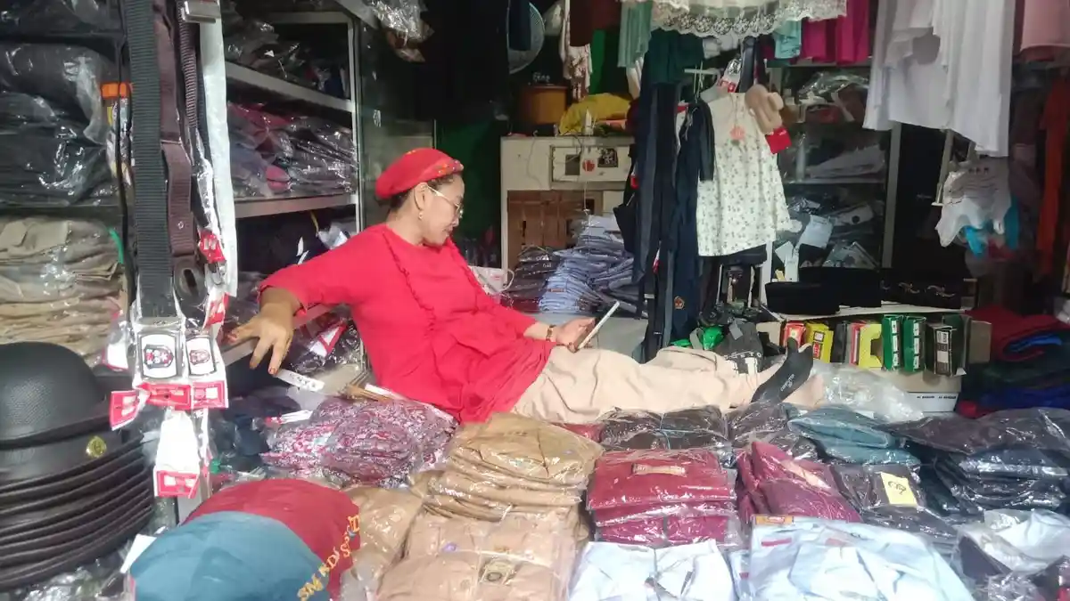 Pasar Barru Sepi, Pedagang Belum Sediakan Stok Jersey Peserta Piala Dunia