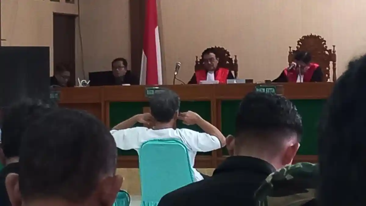 Bambang Tri Tutup Telinga saat Sidang, Penulis Buku Jokowi Undercover Dituntut 10 Tahun Penjara