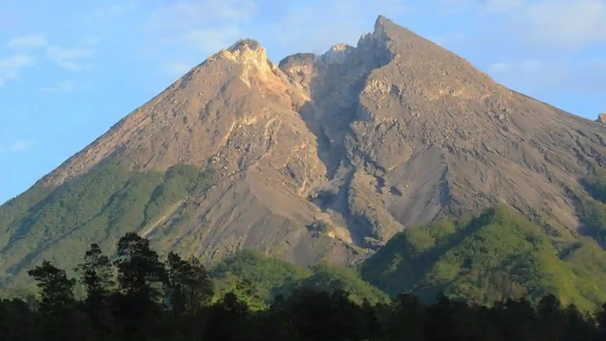 Begini Kondisi Pendaki yang Terjatuh di Cadas Gunung Marapiya saat  Dievakuasi
