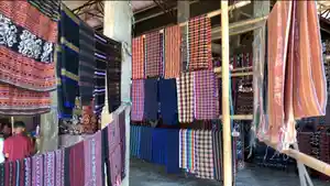 lapak-tenun-ikat-sikka-di-maumere.jpg