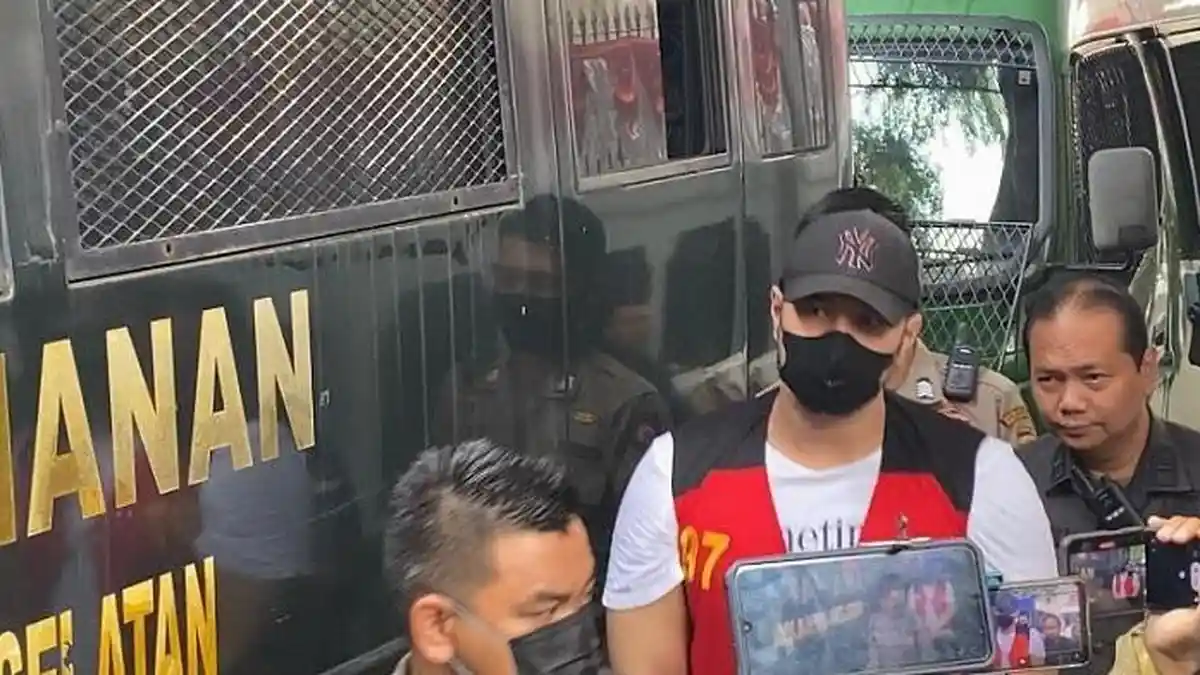 Lebih Banyak Diam, Ammar Zoni sepertinya Cemas Nantikan Sidang Tuntutan