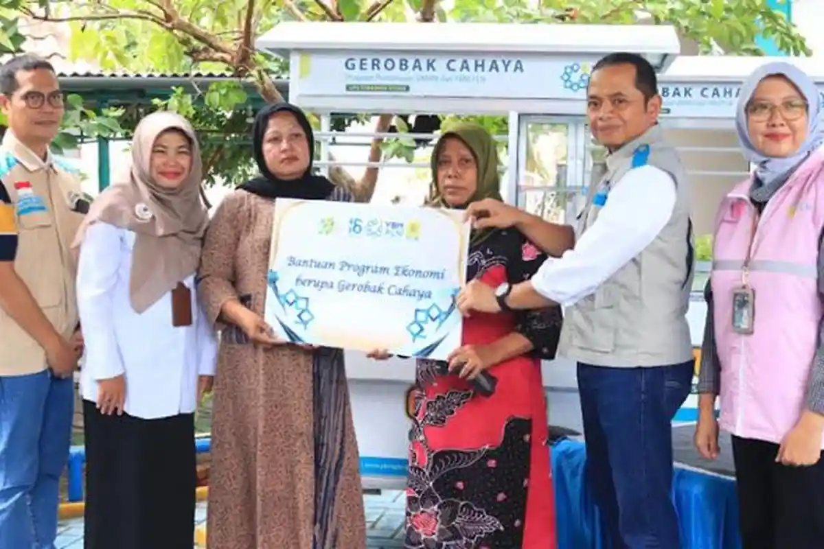 Srikandi PLN UID Jatim Geber Program Sosial Sambut Tahun Baru 2025