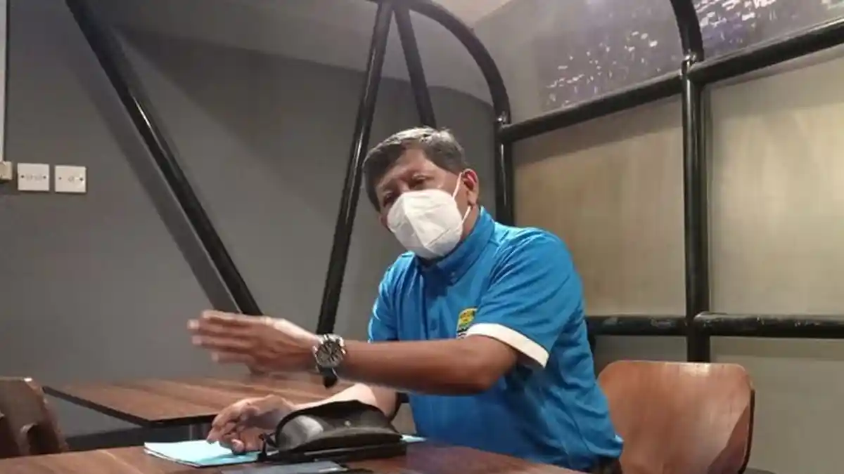 Berita Persib - Manajemen Putuskan Robert Rene Alberts Tetap Tangani Maung Bandung