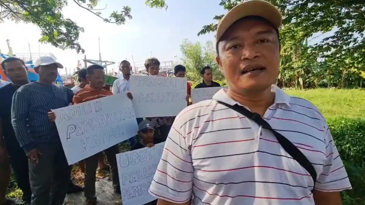 Kapal Penampung Ikan Nelayan Juwana Dibakar Warga Lokal di Kalimantan Barat, FNB Mengutuk Keras