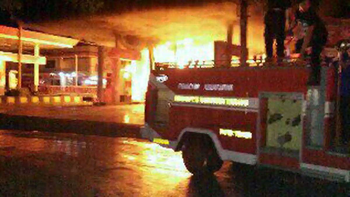 SPBU di Jalan Bintang Pinrang Terbakar Diduga akibat Pelanggan Gunakan Handphone