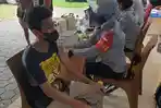 salah-satu-warga-serui-saat-mendapatkan-suntikan-vaksinasi.jpg