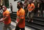kelima-tersangka-tragedi-kanjuruhan-yang-telah-dilimpahkan-ke-kejati-jatim.jpg
