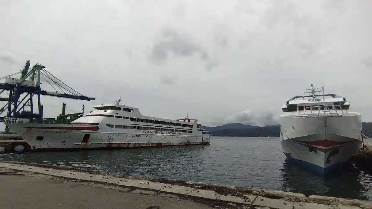 2.399 Penumpang Berangkat dan Tiba di Pelabuhan Slamet Riyadi Ambon ...