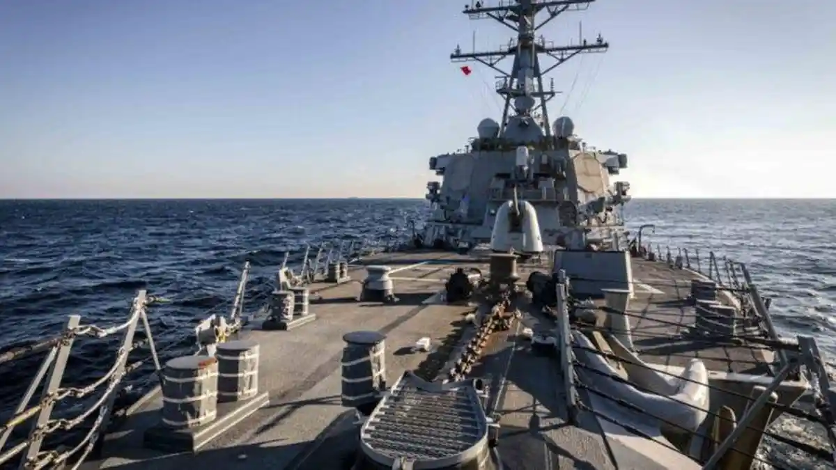 China Buat Tiruan Kapal Induk dan Kapal Perusak AS, Diduga untuk Latihan Perang Hadapi Amerika