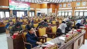 Suasana-Rapat-Paripurna-DPRD-Klaten-saat-pembahasan-LKPJ-Bupati.jpg
