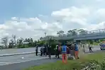 20260519_truk-boks-racun-rumput-terguling.jpg