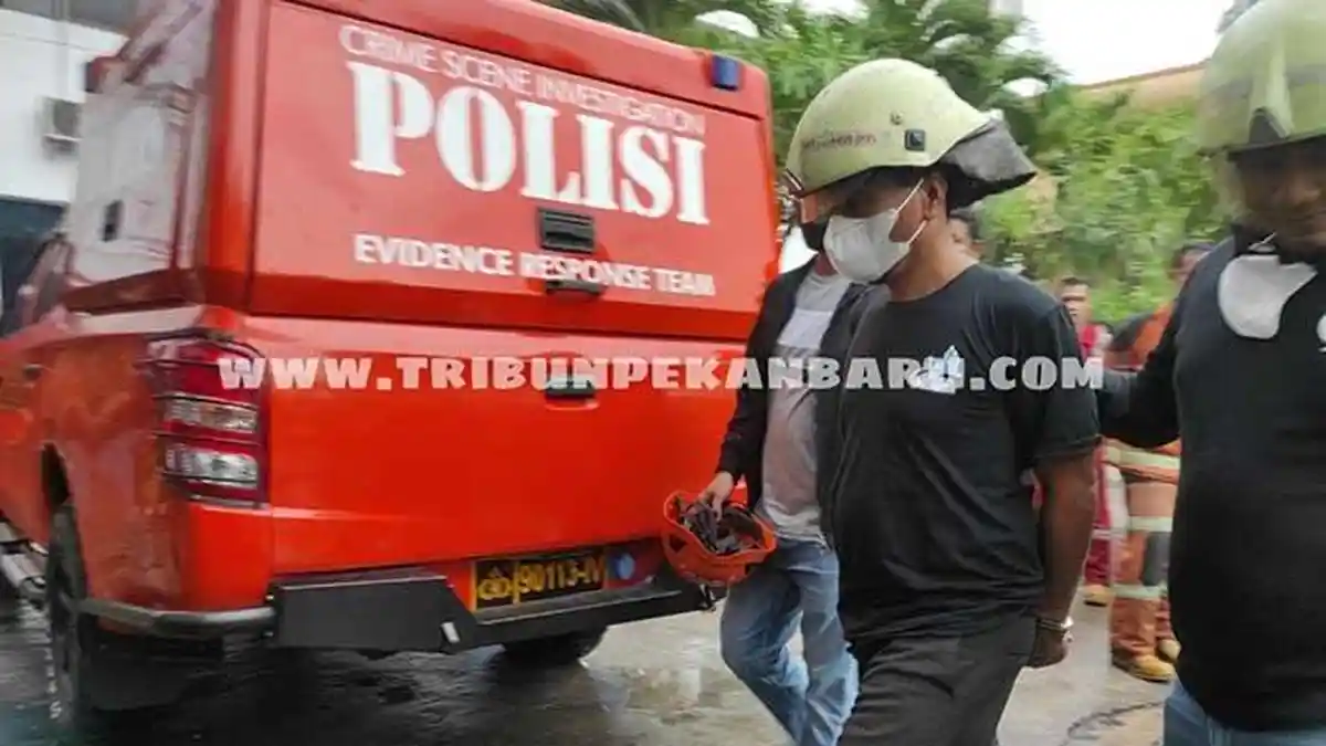 MARAH Istri Tetap Kerja saat Hari Libur, Seorang Pria Bakar Kantor Bappeda Riau