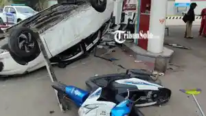 Mobilio-hilang-kendali-tabrak-motor.jpg