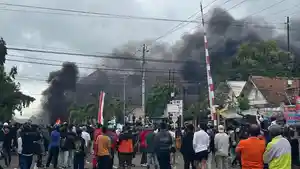 Gedung-DPRD-cilacap-terbakar.jpg