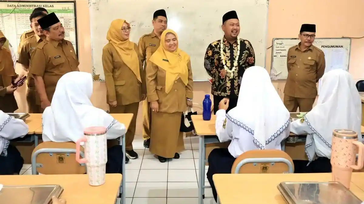 Bupati Gresik Buka MPLS Ramah Anak dan Luncurkan Sekolah Moderasi Beragama - Surya.co.id