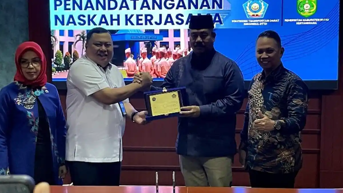 Bupati Kukar Edi Damansyah Teken MoU Dengan PTDI Terkait Pengembangan SDM Bidang Perhubungan