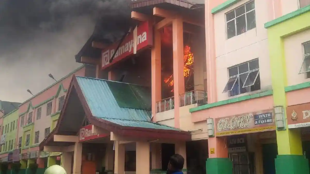 Pemadaman Hampir Sehari, Ledakan Disusul Kobaran Api Kembali Terjadi
