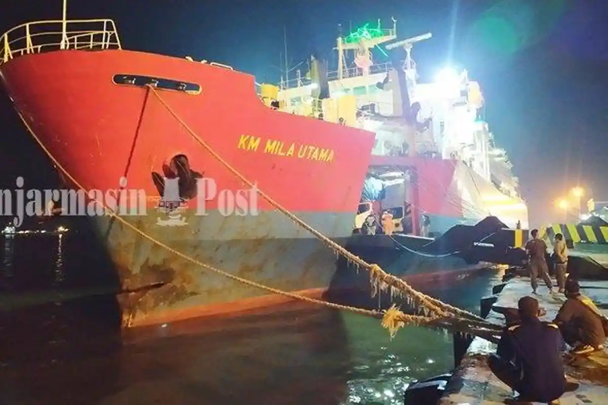 Kapal Penumpang KM Dharma Rucitra I Tabrakan Dengan Tongkang Batu Bara di Perairan Kalsel