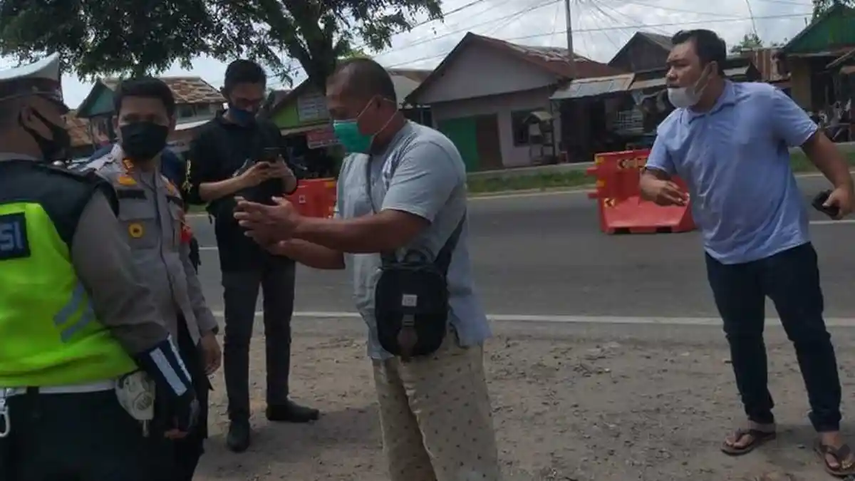 'SAYA Punya Rekamannya,' SOPIR Plat BN Marah, Sebut Oknum Polisi Minta Rp 100.000 Agar Bisa Lewat