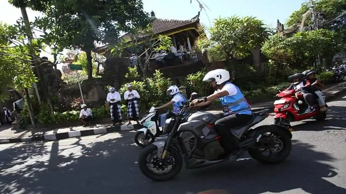 Puluhan Motor Listrik Partiisipasi di Ajang PLN E-Mobility