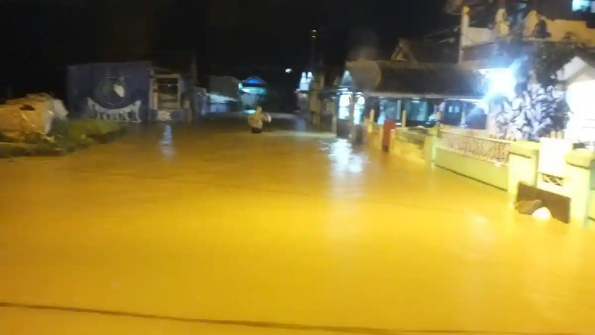 Banjir Kembali Rendam Banjaran, Kendaraan Tak Bisa Lewat di Majalaya