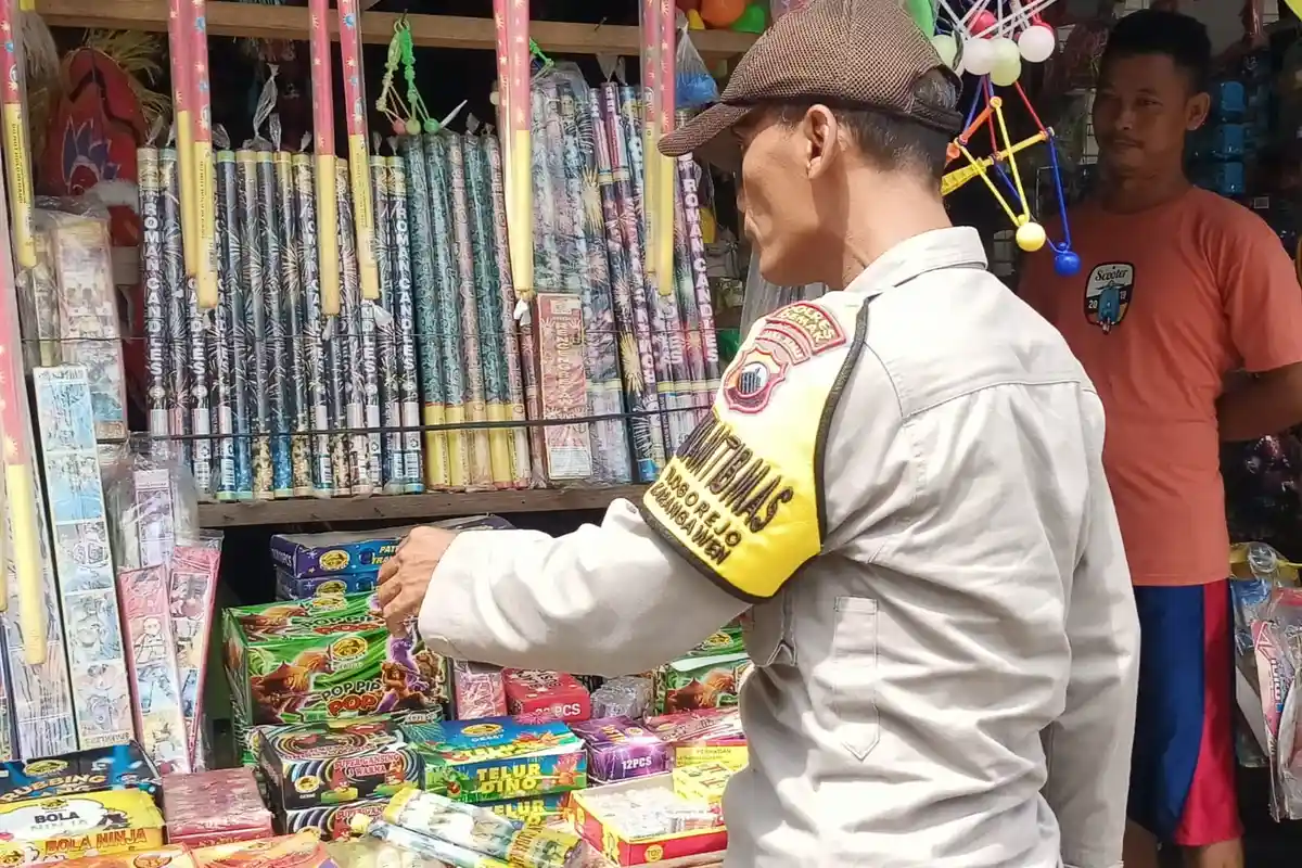 Pedagang Kembang Api di Demak Didatangi Polisi, Ternyata Cuma Dapat Imbauan