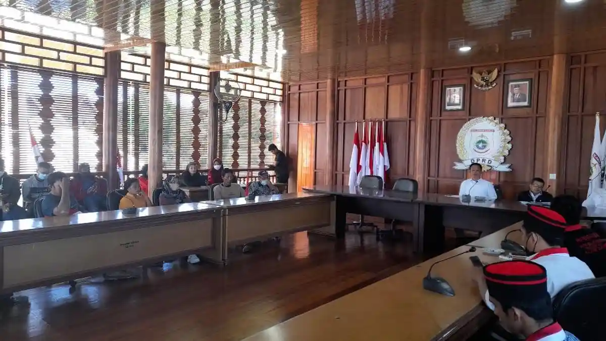 Polemik Pembebasan Lahan Bandara Tampa Padang Mamuju, Warga Datangi DPRD Tuntut Hak