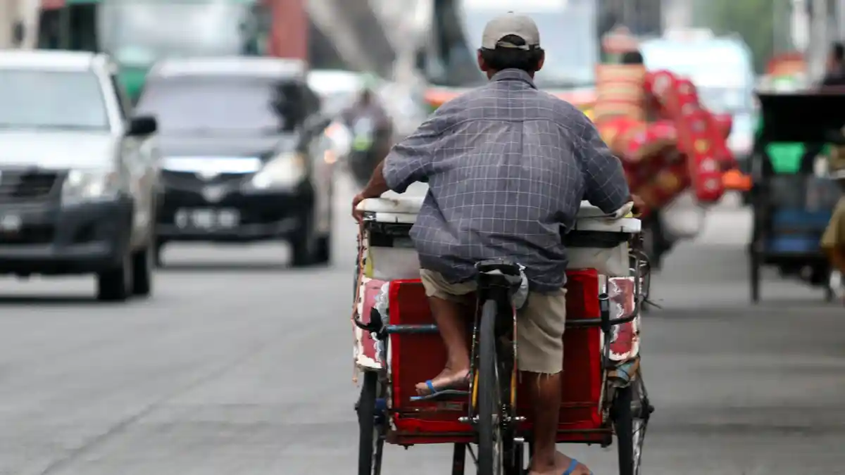 Tukang Becak di Jakarta Tak Mau Ada Becak Pendatang