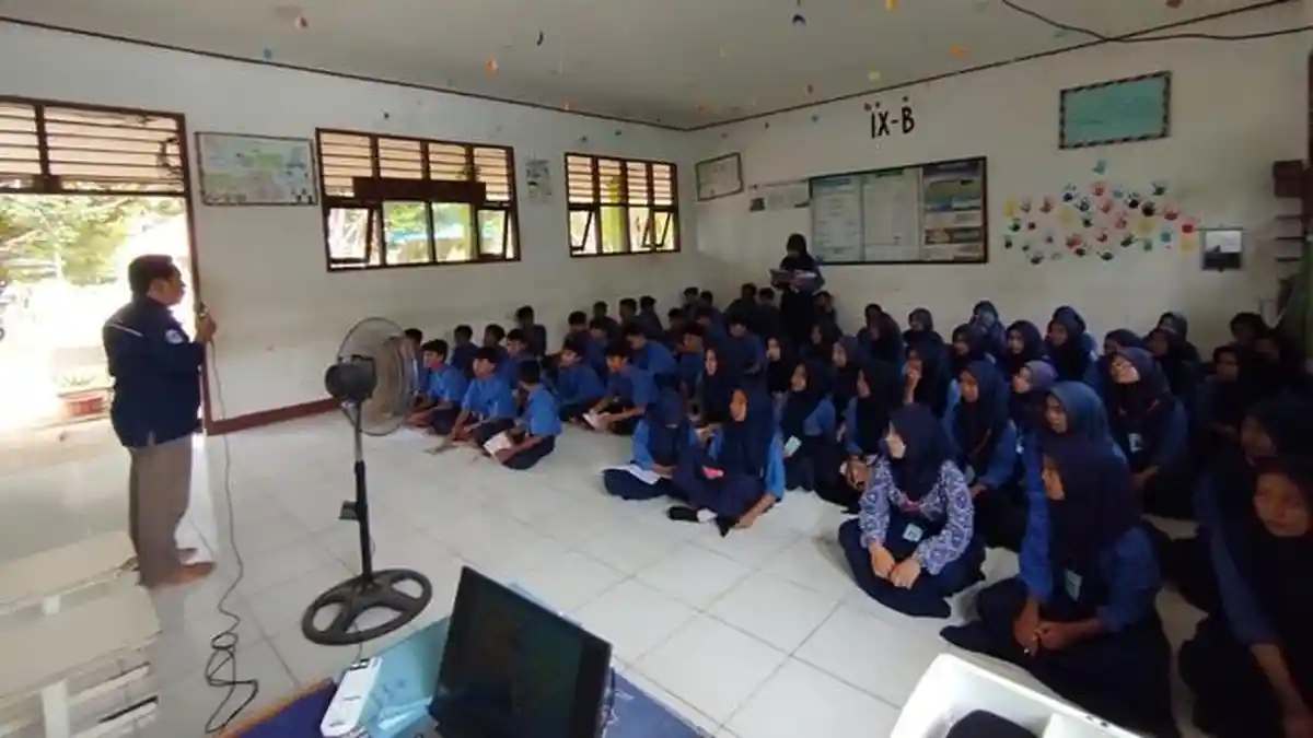 Gandeng Diskominfostaper Paser, SMPN 4 Pasir Belengkong Bekali Siswanya dengan Pemahaman UU ITE 