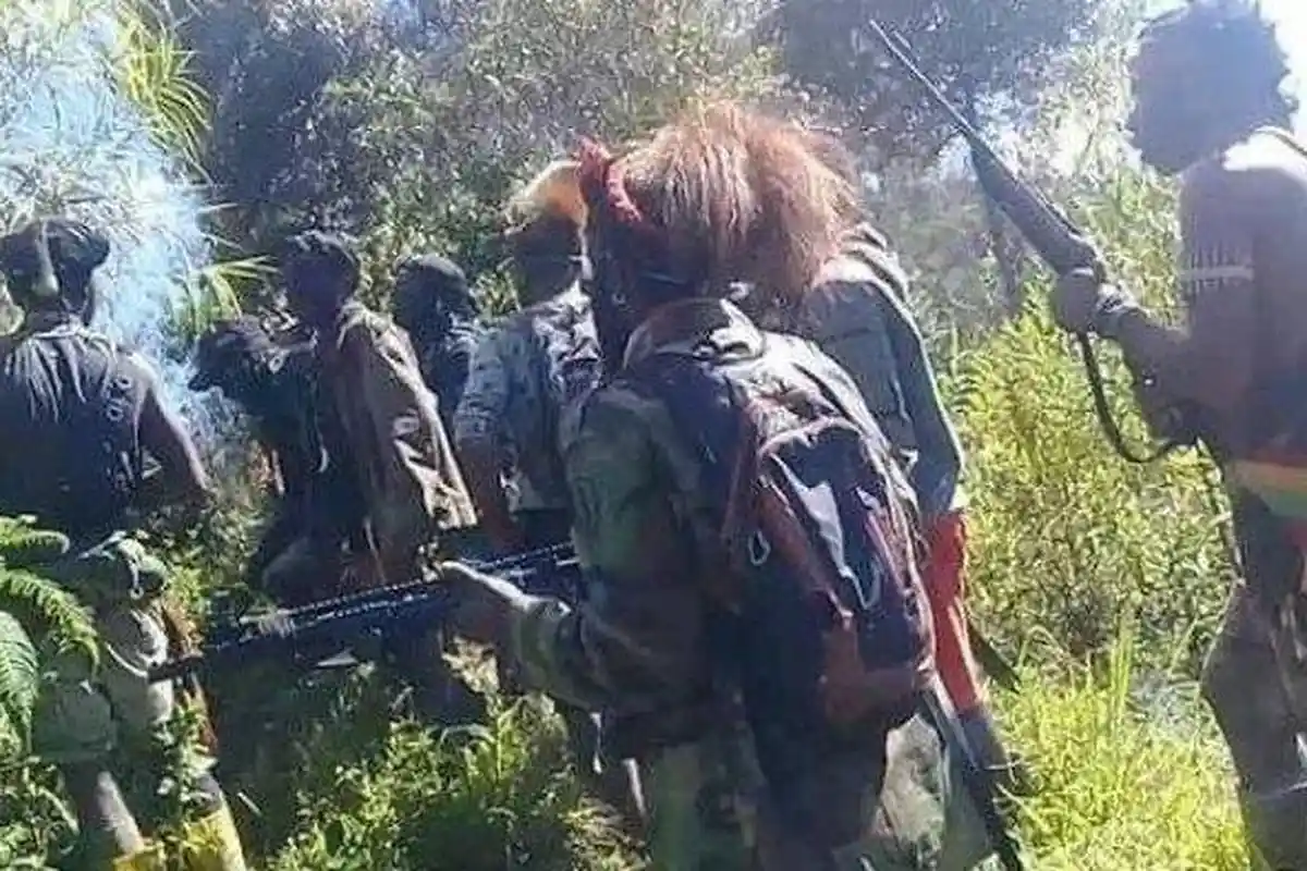 KKB Papua Terjun ke Jurang Didesak TNI, 1 Anggota Separatis Tewas, Sebelumnya Tembak Anak Kecil