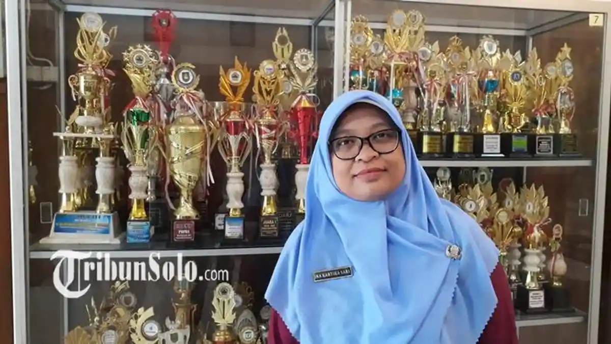 Biodata Ika Kartika Sari: Guru IPS SMPN 1 Solo yang Punya Metode Mengajar Asyik agar Siswa Tak Bosan