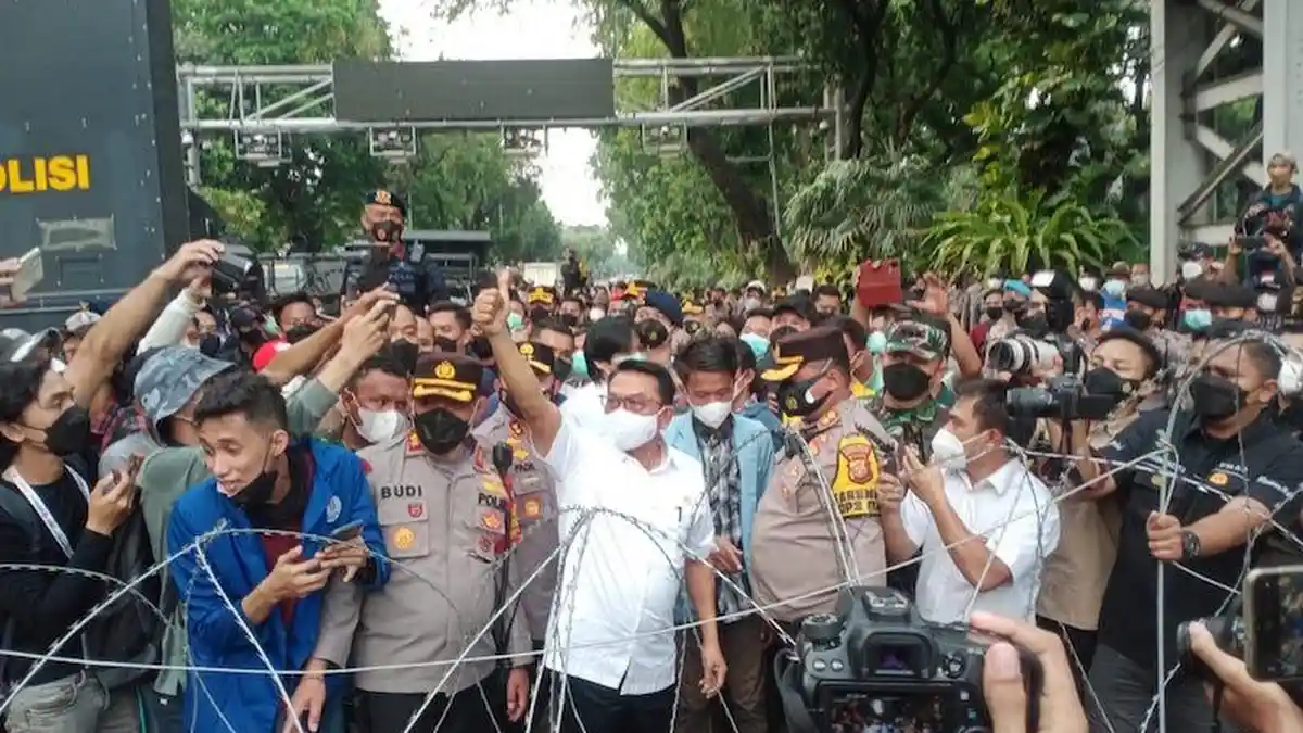 Temui Mahasiswa, Moeldoko Terima Daftar Tuntutan 7 Tahun Kepemimpinan Presiden Jokowi