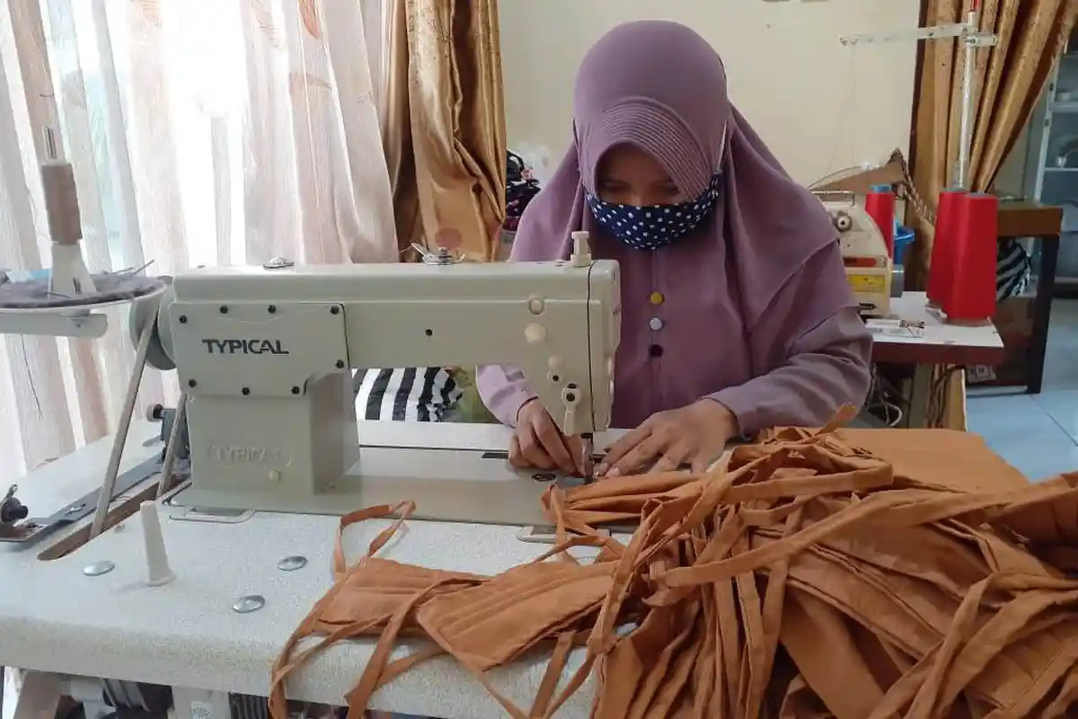 Di Purbalingga, Ina Farida dkk Koordinir Warga Jahit Masker, Dibagikan Gratis ke Masyarakat