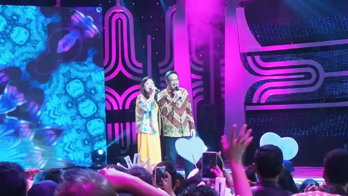 Ketika Djarot dan Istri Bawakan Lagu 'Pandangan Pertama' di Hadapan Ahok