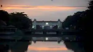 Cuaca-Surabaya-Hari-Ini-Minggu-12-April-2026-Didominasi-Cerah-Berawan-Suhu-Capai-32-Derajat.jpg