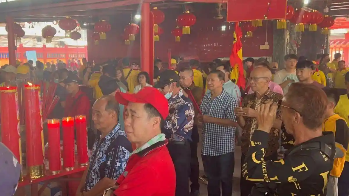Pawai Cue Lak di Selatpanjang Meriahkan Imlek 2025