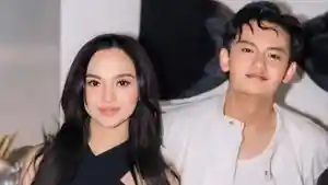 Lyodra-Izin-Genggam-Tangan-Penonton-ke-Randy-Martin.jpg