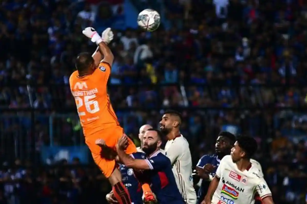 Gawang Persija Perawan di Kandang Arema FC, Thomas Doll Beri Pujian untuk Kiper Andritany Ardhiyasa